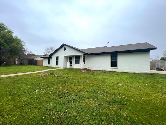 ranch-style house featuring a front lawn