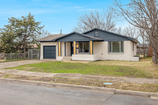 view of front of home featuring a front lawn and a garage