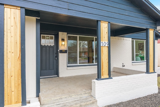 property entrance with covered porch