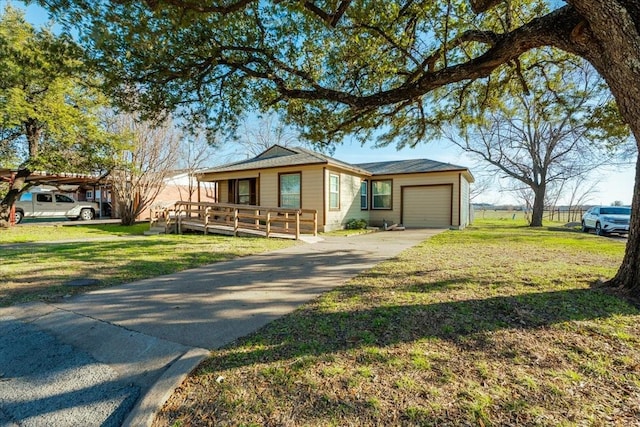 view of front of home featuring a front yard and a garage