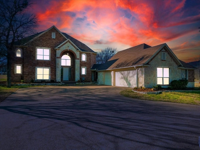 view of front property featuring a garage