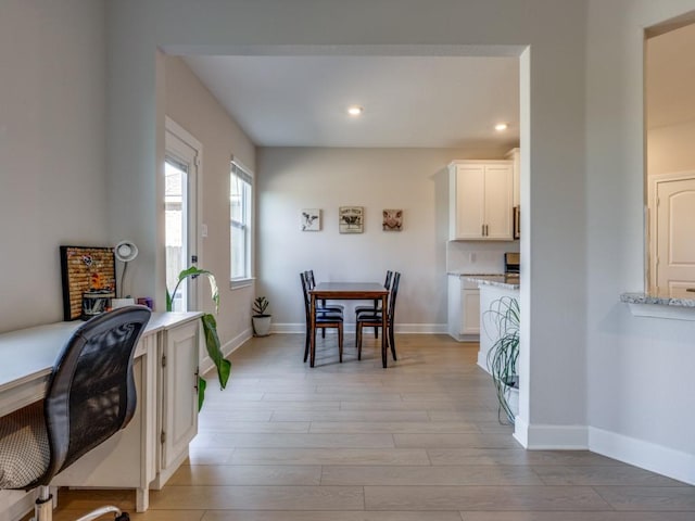 dining area featuring recessed lighting, light wood-type flooring, and baseboards