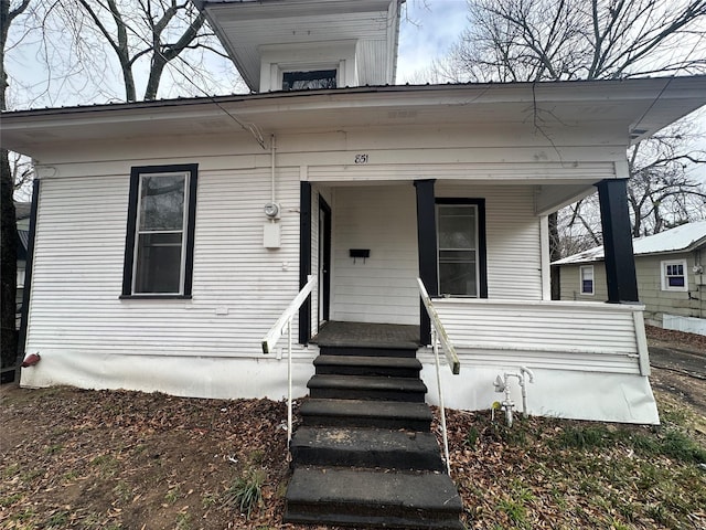 entrance to property featuring covered porch