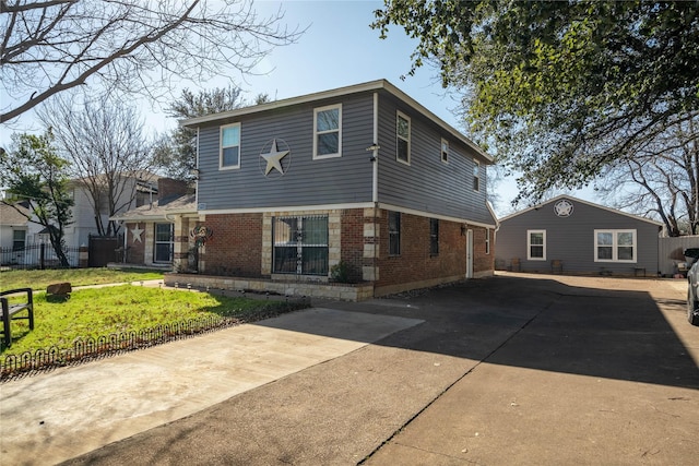 front facade featuring a front lawn