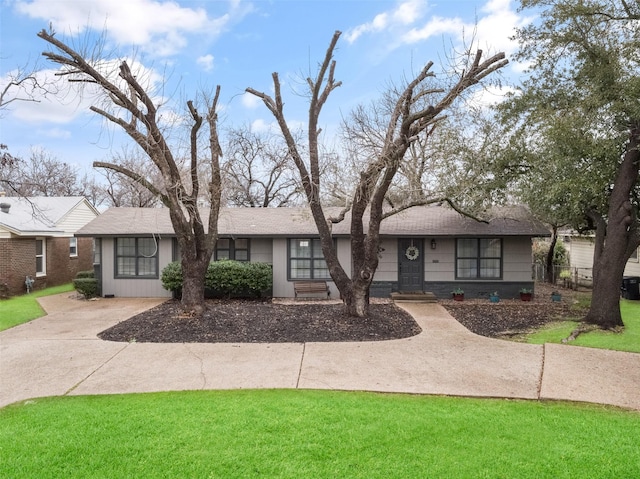 ranch-style home with a front yard