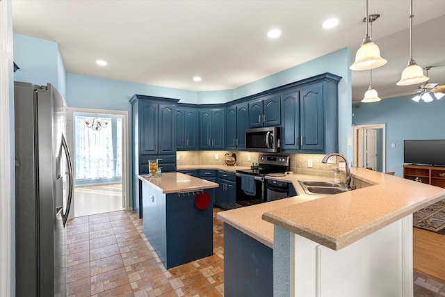 kitchen with kitchen peninsula, stainless steel appliances, blue cabinetry, and a center island