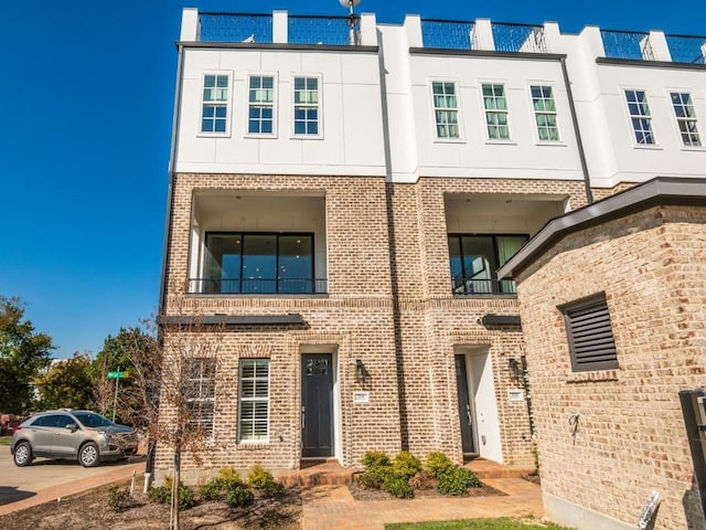 view of front facade