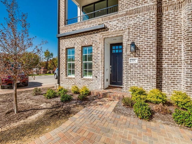 entrance to property featuring a balcony