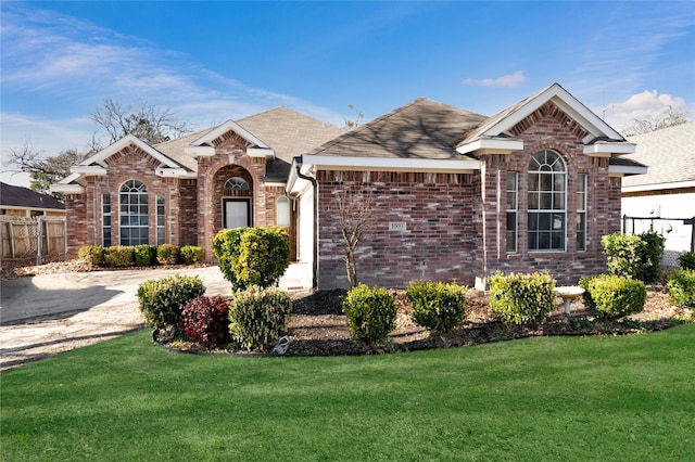 view of front of property with a front lawn