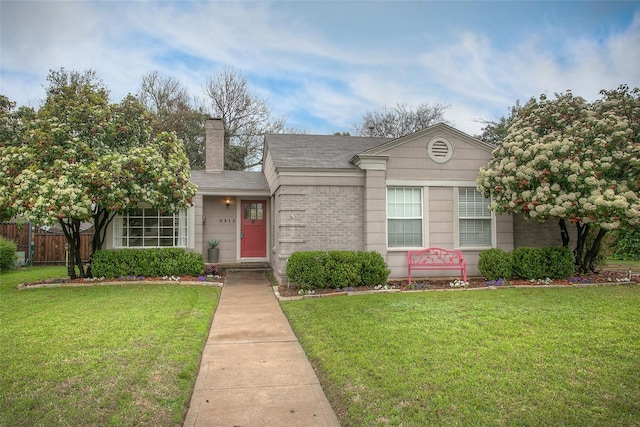 view of front facade with a front lawn