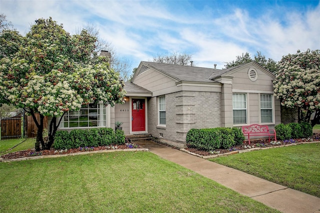 view of front facade with a front yard