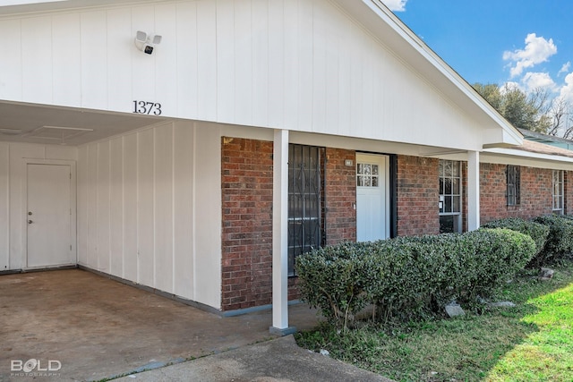 view of property entrance