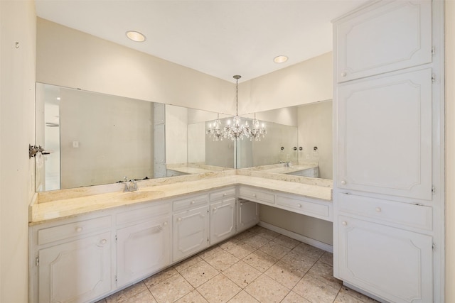 bathroom featuring a notable chandelier and vanity