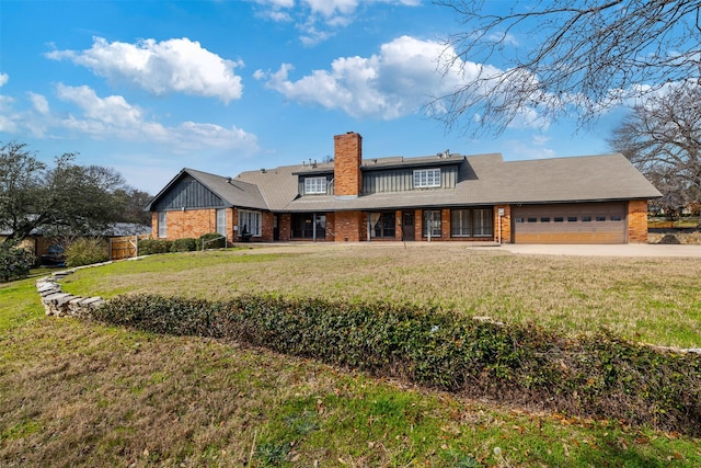 view of front of house with a front lawn and a garage