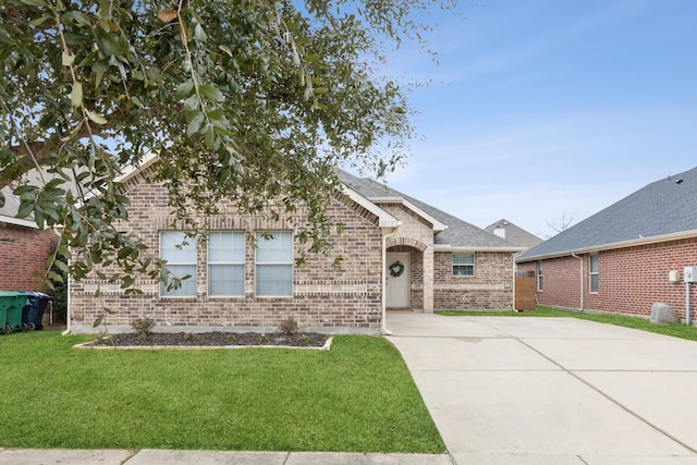 view of front of house featuring a front yard