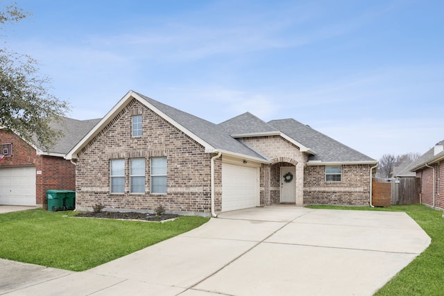 view of front of house featuring a garage and a front yard