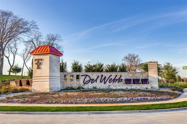 view of community / neighborhood sign