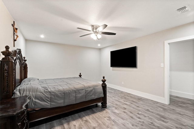 bedroom featuring a ceiling fan, wood finished floors, baseboards, visible vents, and recessed lighting