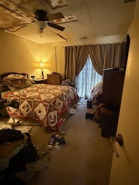 carpeted bedroom featuring a ceiling fan