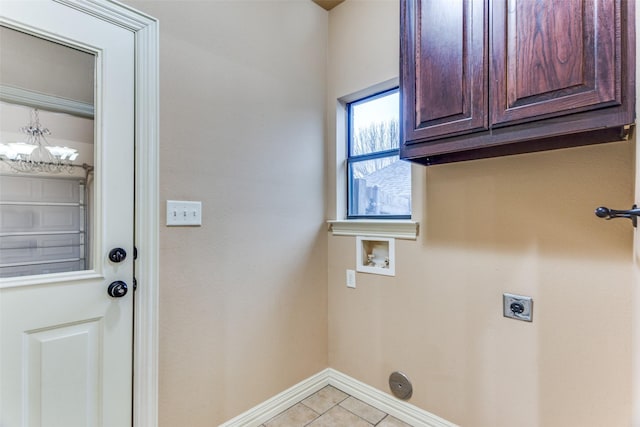 clothes washing area with washer hookup, light tile patterned floors, cabinet space, electric dryer hookup, and baseboards