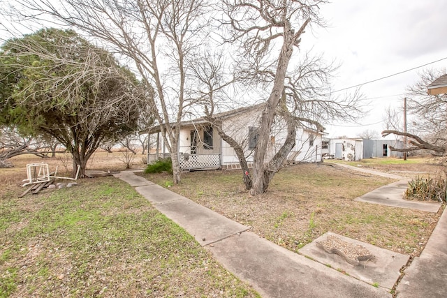 view of front of house with a front yard