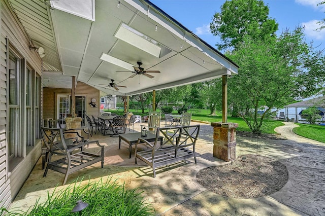 view of patio featuring outdoor dining space, outdoor lounge area, and a ceiling fan