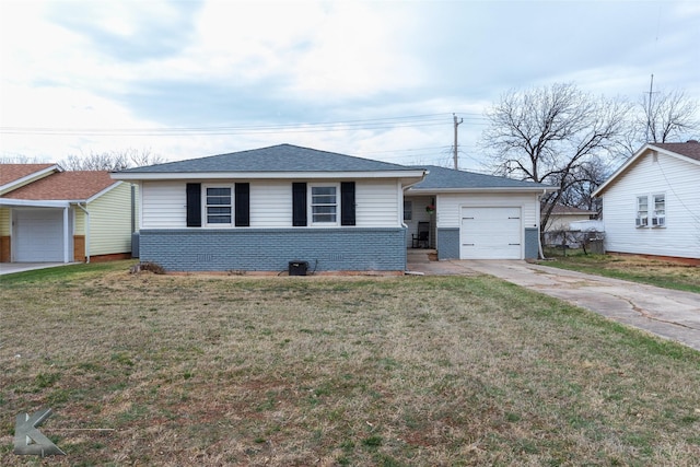 ranch-style house featuring driveway, a garage, a front lawn, and brick siding