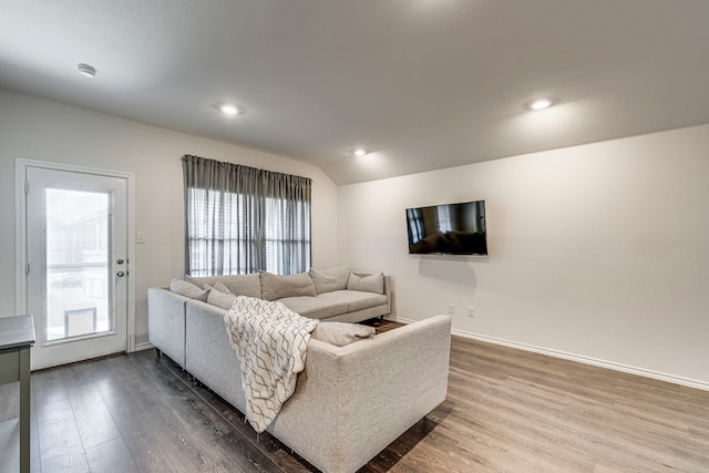 living room with lofted ceiling, recessed lighting, baseboards, and wood finished floors