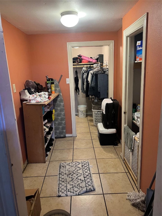 spacious closet featuring light tile patterned floors