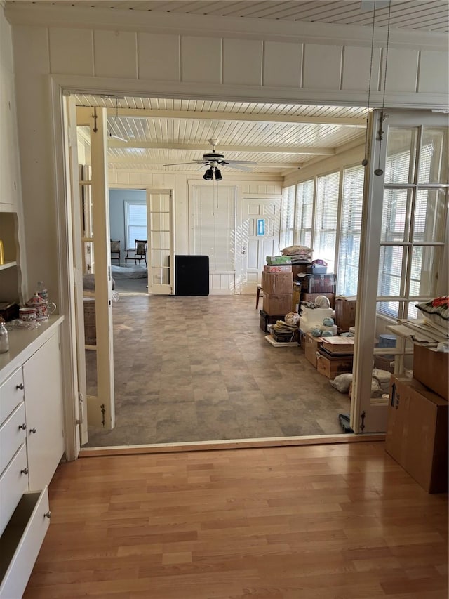 sunroom with a ceiling fan