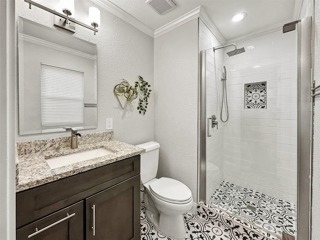 full bathroom featuring toilet, a textured wall, ornamental molding, and visible vents