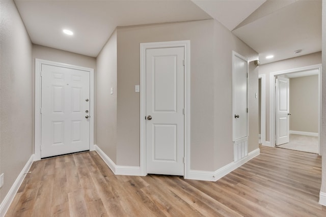 5040 Hollow Ridge Rd, Dallas, TX 75227 - entrance foyer with baseboards, recessed lighting, and light wood-style floors