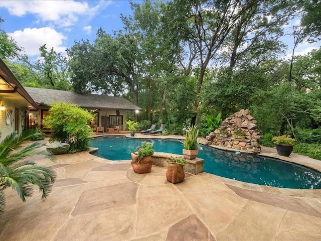 5114 Westhaven Rd, Arlington, TX 76017 - swimming pool featuring a patio area