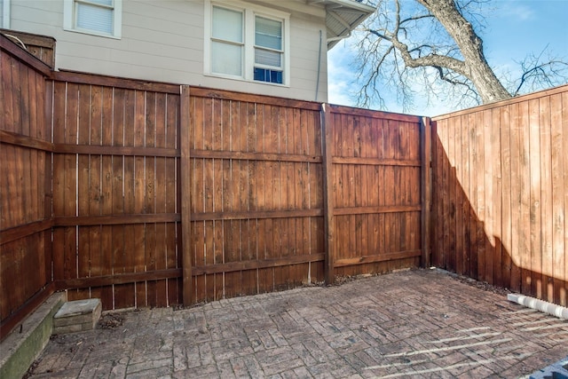 4039 Cole Ave Unit 104, Dallas, TX 75204 - gate featuring a patio area