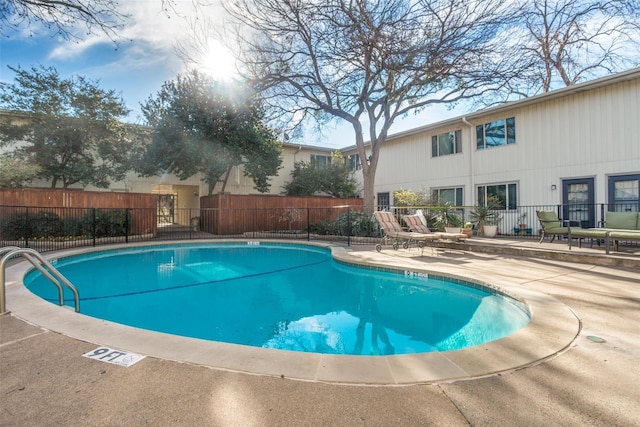 4039 Cole Ave Unit 104, Dallas, TX 75204 - community pool with a patio area