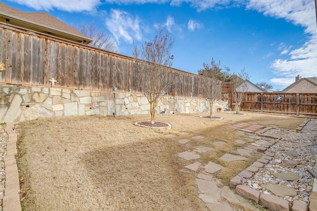 view of yard featuring a fenced backyard