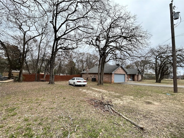 122 Lakeway Ln, Gun Barrel City, TX 75156 - view of front of home with fence, driveway, a garage, and brick siding