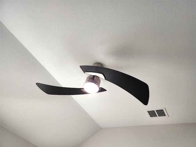 details featuring visible vents and ceiling fan