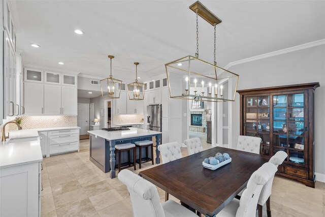 dining area featuring light tile patterned floors, visible vents, baseboards, ornamental molding, and an inviting chandelier