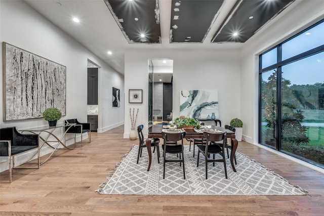 dining space featuring recessed lighting, light wood-type flooring, and baseboards