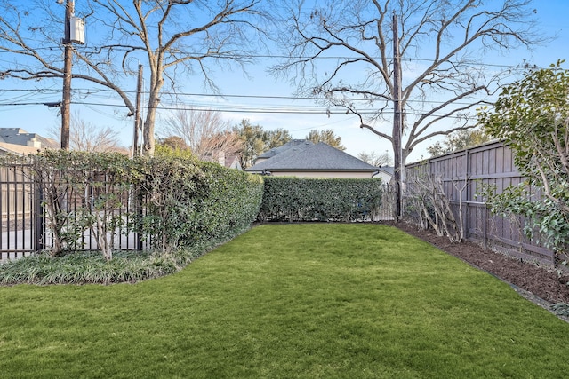 view of yard featuring a fenced backyard