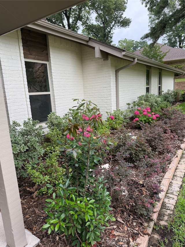 3829 Cloverdale Dr, Tyler, TX 75701 - view of side of home with brick siding