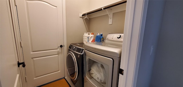 laundry room with laundry area and washing machine and dryer