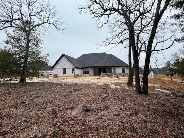 view of front of house featuring fence