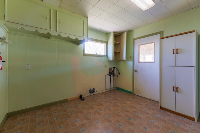 laundry room featuring baseboards