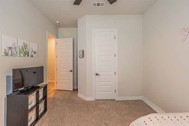 bedroom with carpet floors, baseboards, visible vents, and ceiling fan