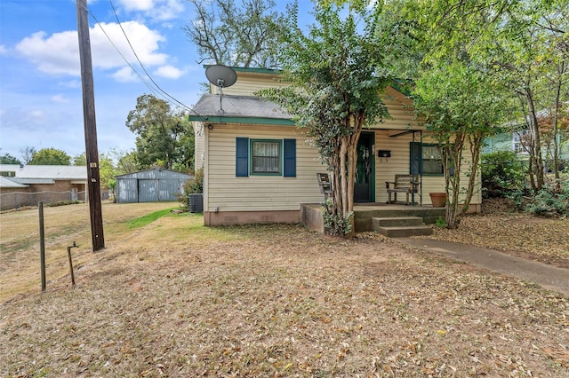 bungalow with covered porch and a front lawn