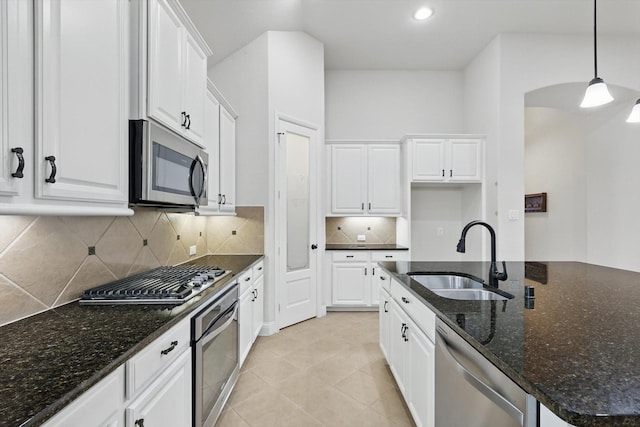 869 Field Xing, Little Elm, TX 76227 - kitchen featuring a sink, appliances with stainless steel finishes, white cabinets, decorative light fixtures, and recessed lighting