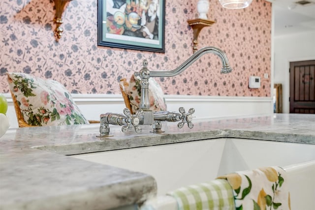 room details with a wainscoted wall, visible vents, a sink, and wallpapered walls