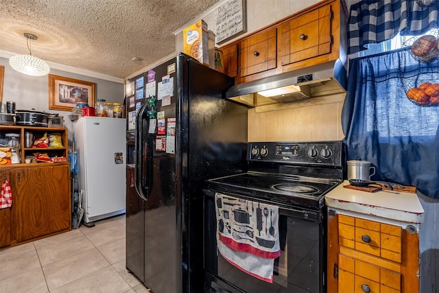 kitchen featuring ornamental molding, hanging light fixtures, under cabinet range hood, a textured ceiling, and black appliances